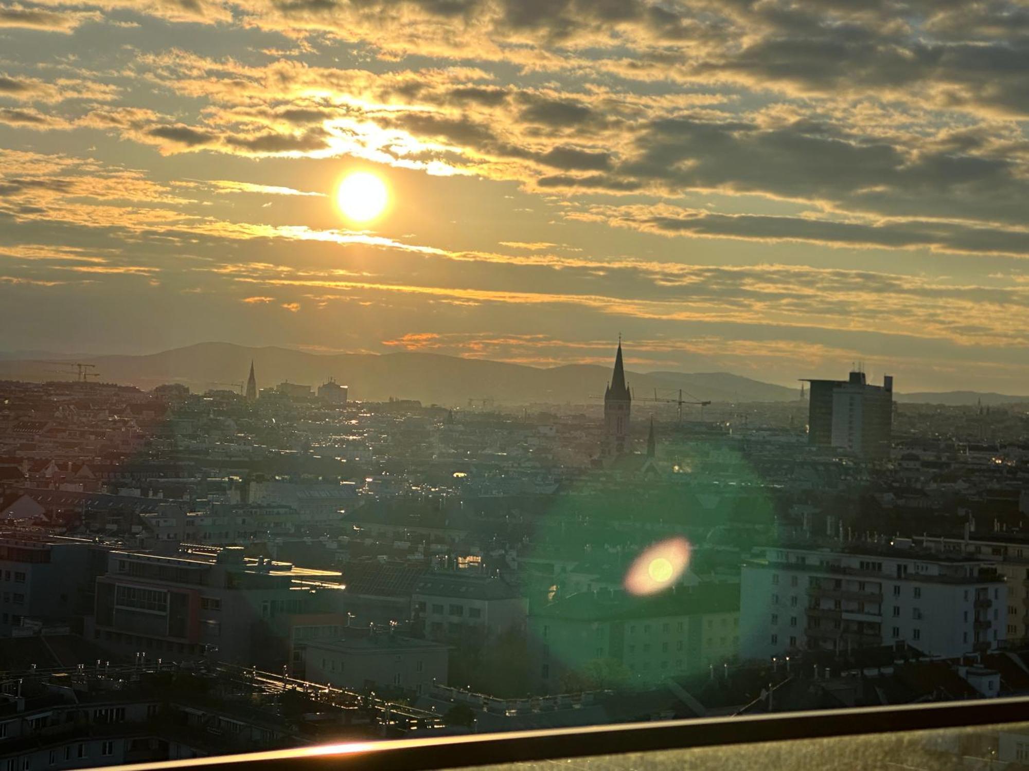 Panorama Sky Apartment I Rooftop Pool I Metro Station Wien Ngoại thất bức ảnh