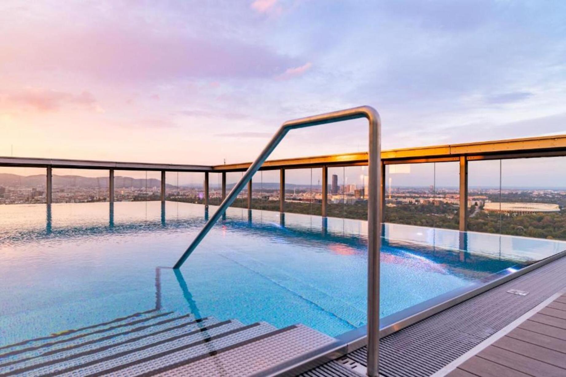 Panorama Sky Apartment I Rooftop Pool I Metro Station Wien Ngoại thất bức ảnh