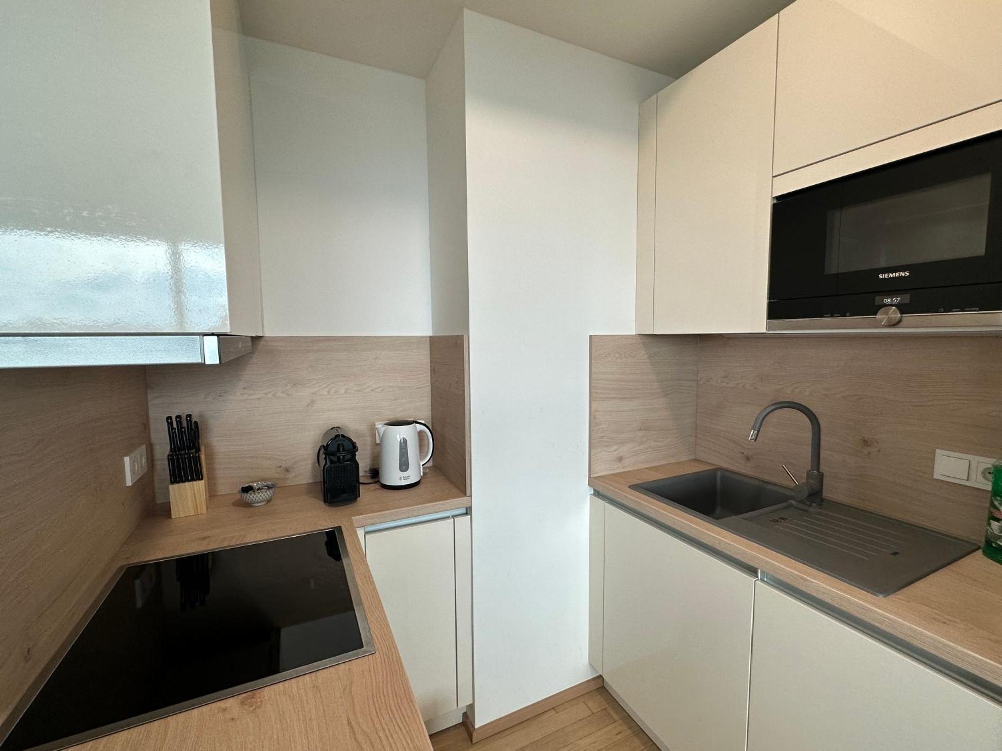 Panorama Sky Apartment I Rooftop Pool I Metro Station Wien Ngoại thất bức ảnh