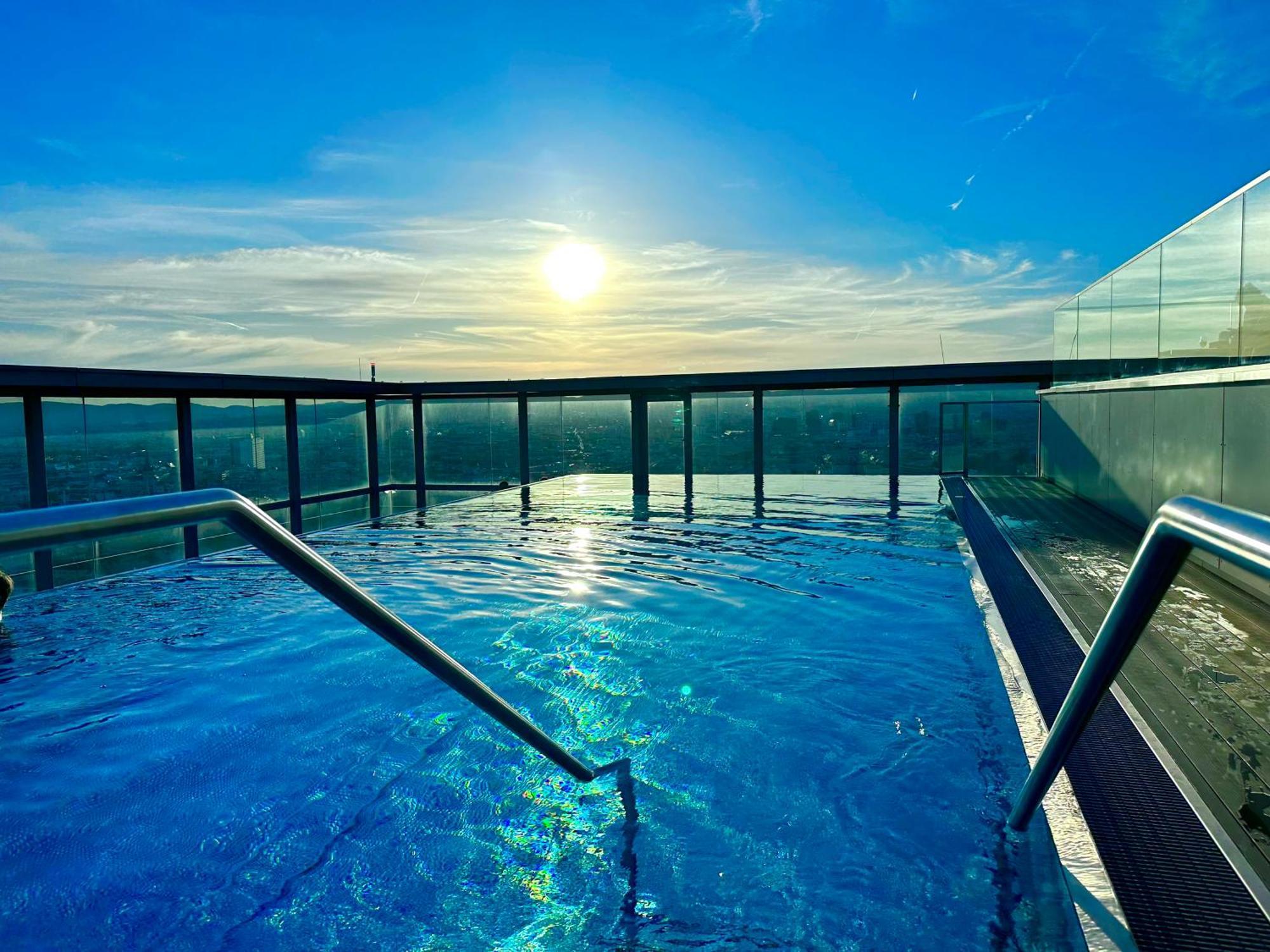 Panorama Sky Apartment I Rooftop Pool I Metro Station Wien Ngoại thất bức ảnh