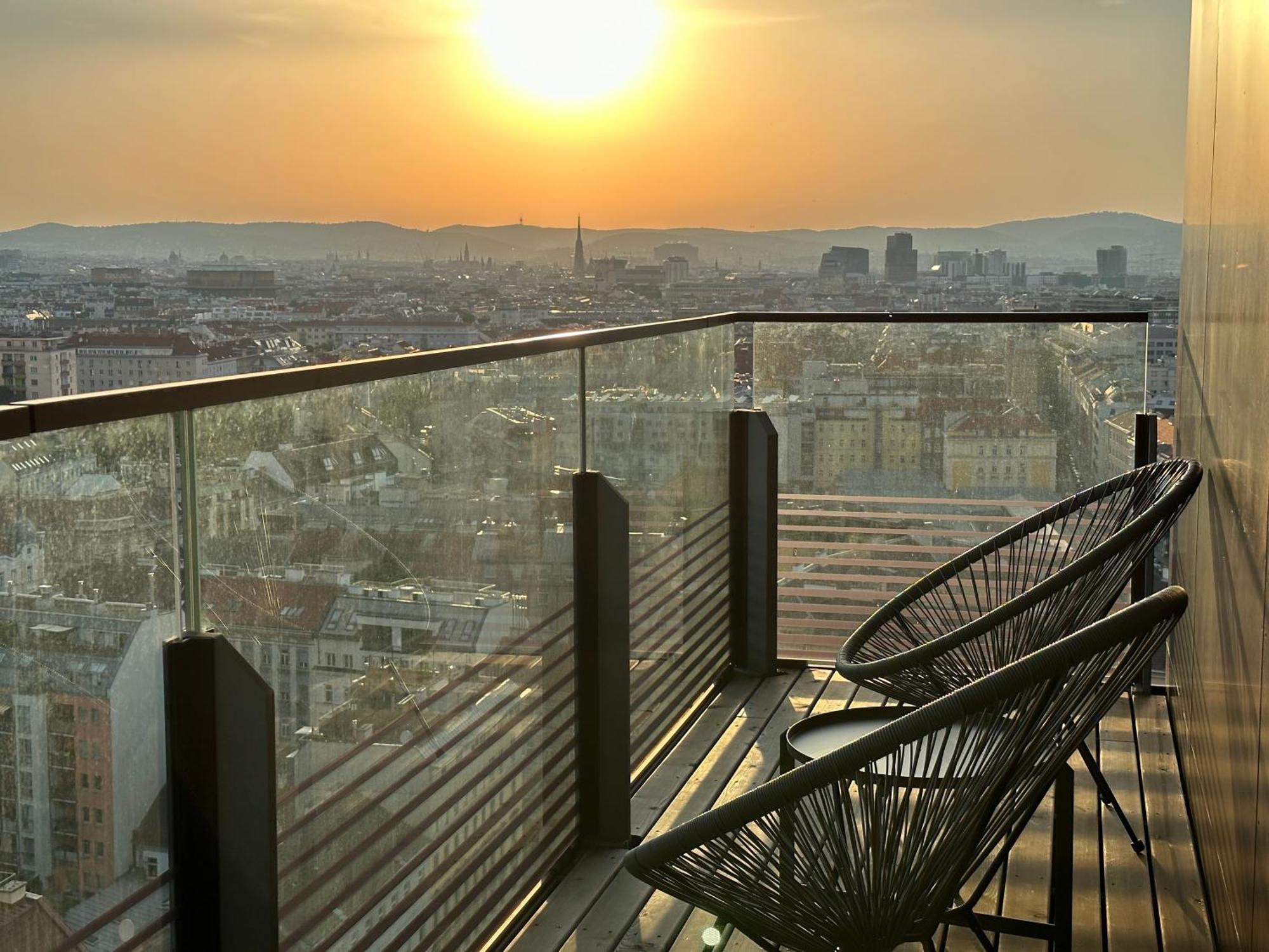 Panorama Sky Apartment I Rooftop Pool I Metro Station Wien Ngoại thất bức ảnh