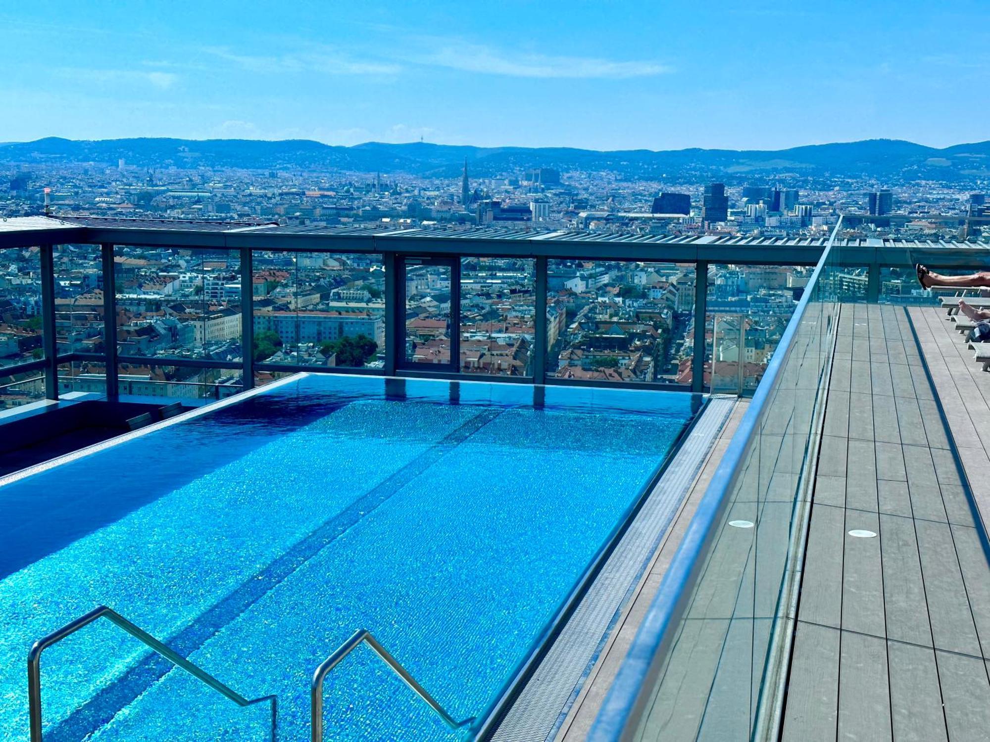 Panorama Sky Apartment I Rooftop Pool I Metro Station Wien Ngoại thất bức ảnh